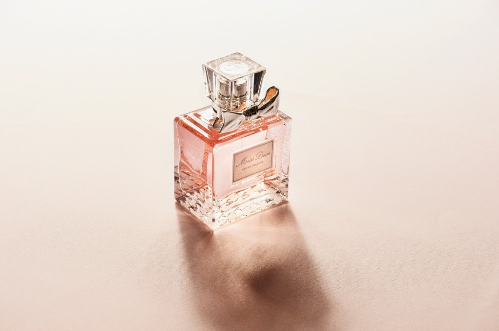 Tout d'abord, pour toute question concernant vos achats et commandes, vous pouvez joindre un conseiller via l'adresse en ligne de l’assistance de Sephora : https://www.sephora.fr/aide-sephora.