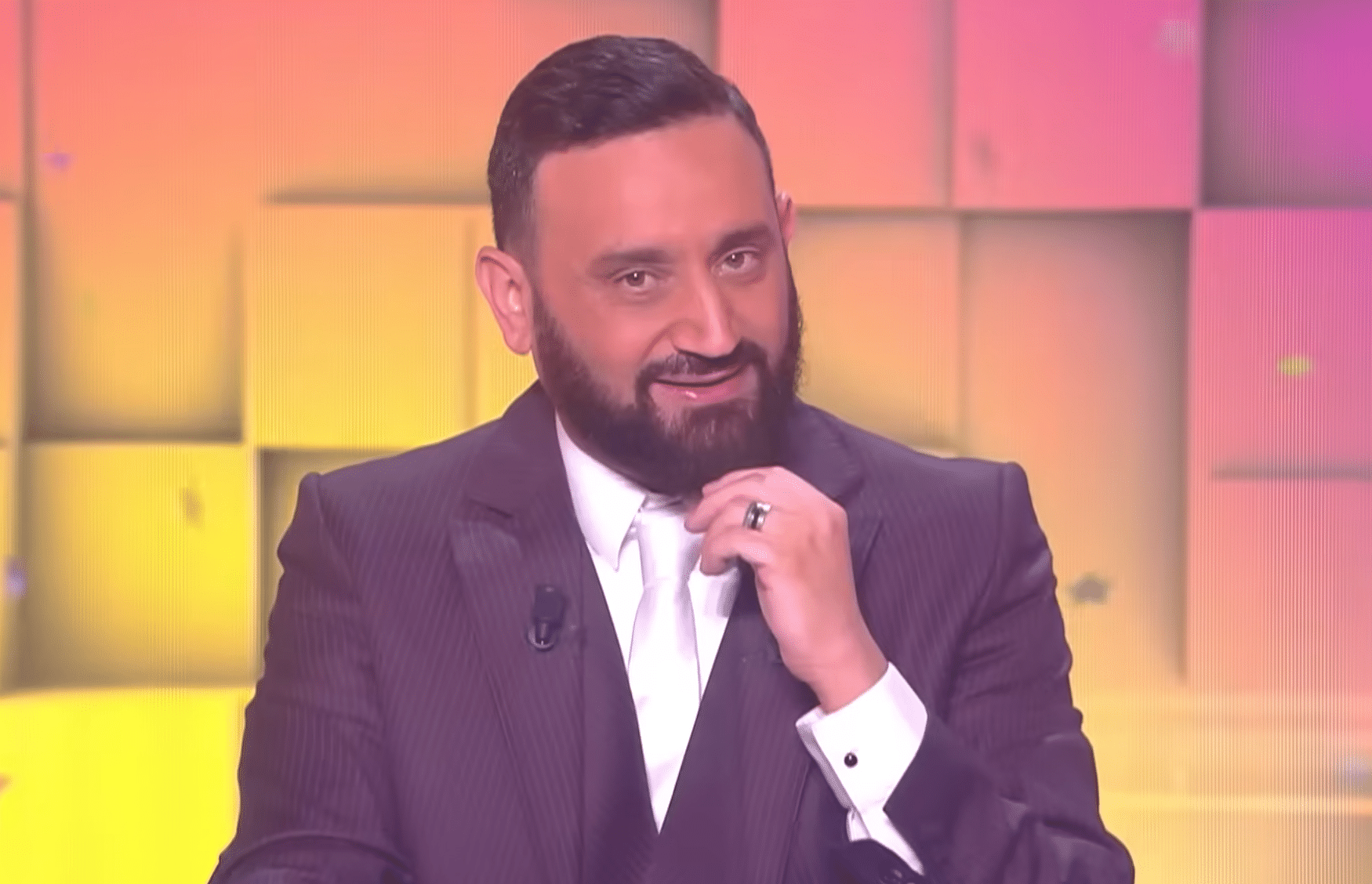 Vous voulez assister à TBT9 ou devenir chroniqueur ? Découvrez comment contacter Cyril Hanouna et participer à ses émissions.
