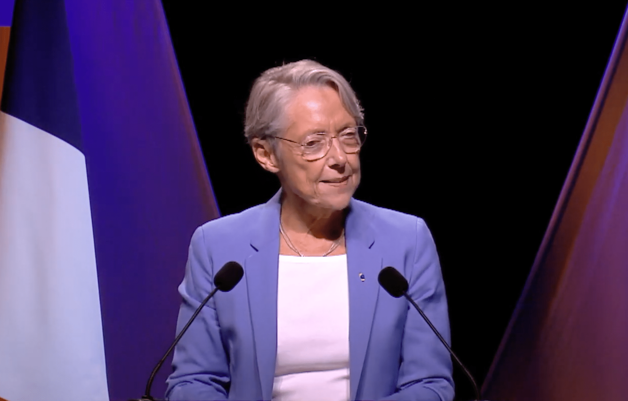 Que vous souhaitiez la contacter en tant qu'ancienne Première ministre pour un historique de dossier, ou en tant que députée, ce guide vous explique les circuits officiels pour que votre message parvienne à destination.