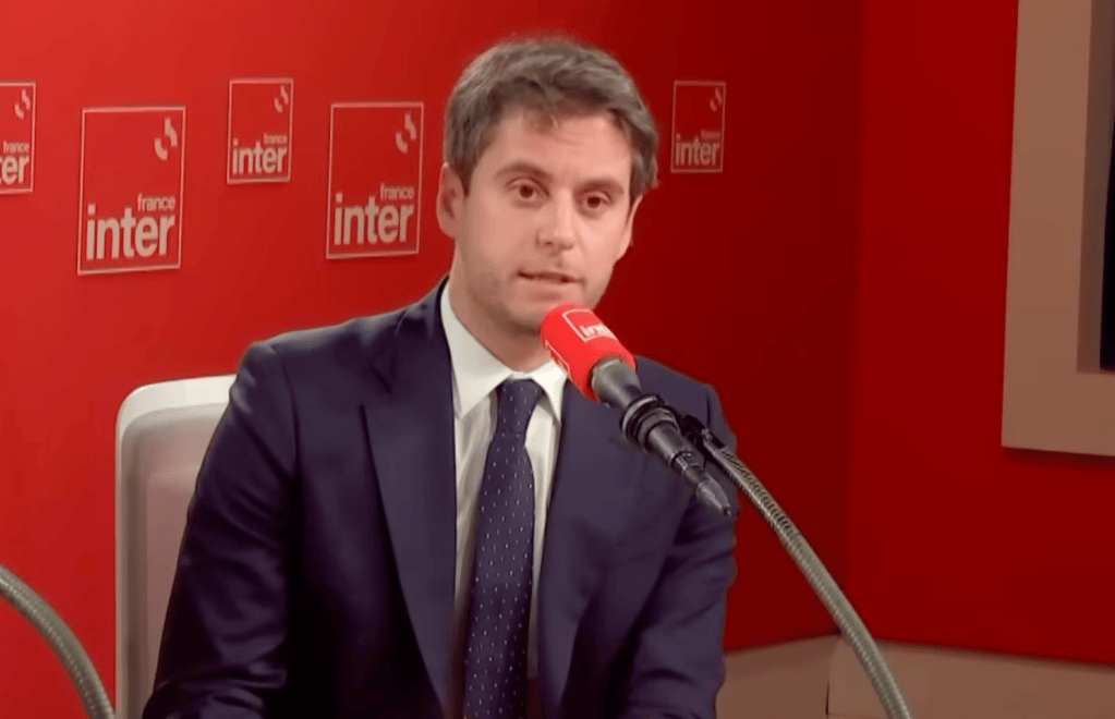 Comment contacter Gabriel Attal en 2026 : Le guide complet (Mail, Courrier, Réseaux)